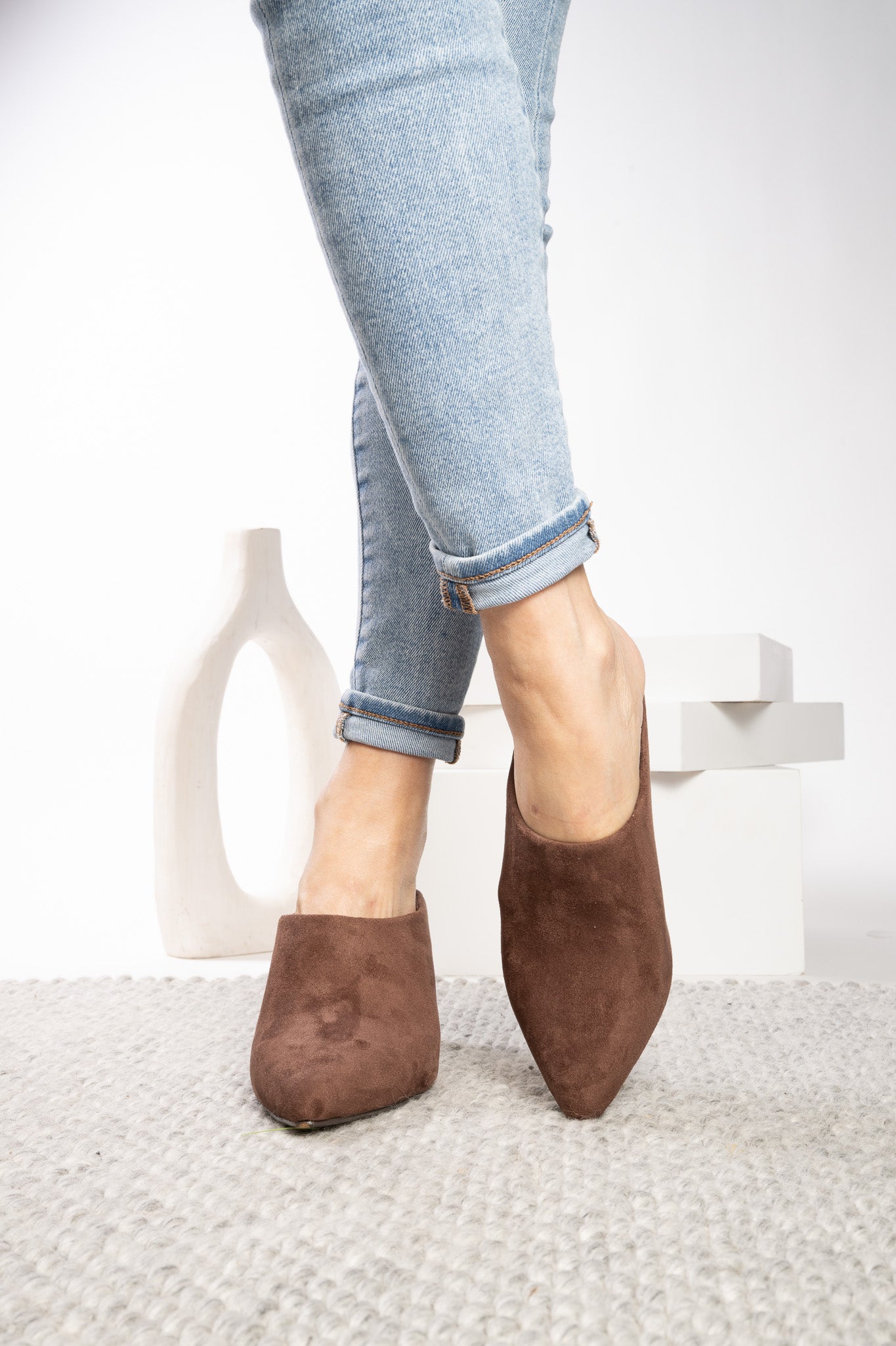 Sneek Peek Heels